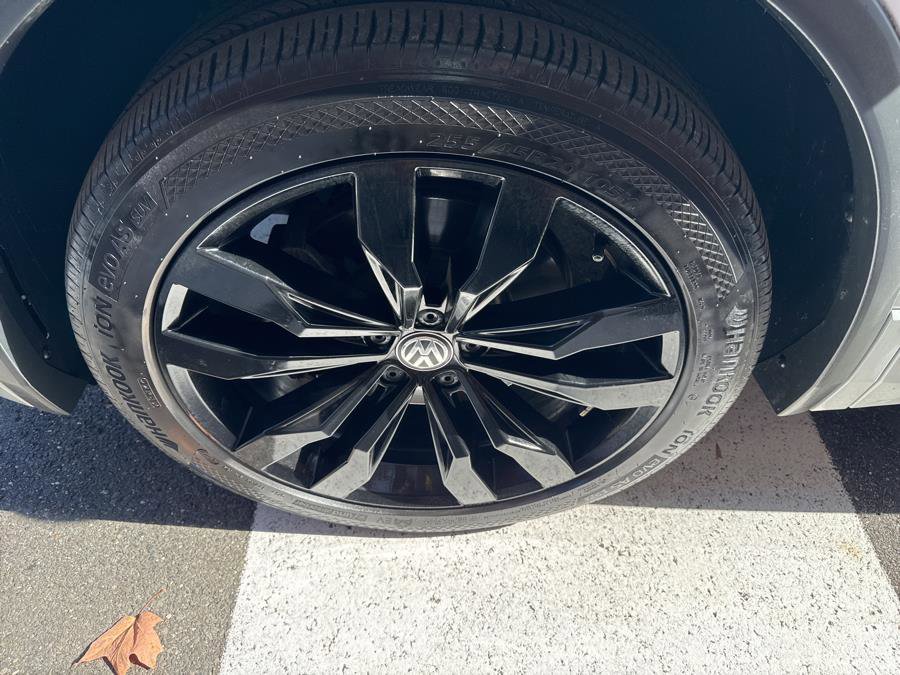 Used 2021 Volkswagen Tiguan SE R-Line image 12
