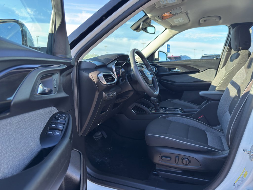 Used 2023 Chevrolet TrailBlazer LT w/ Convenience Package image 11