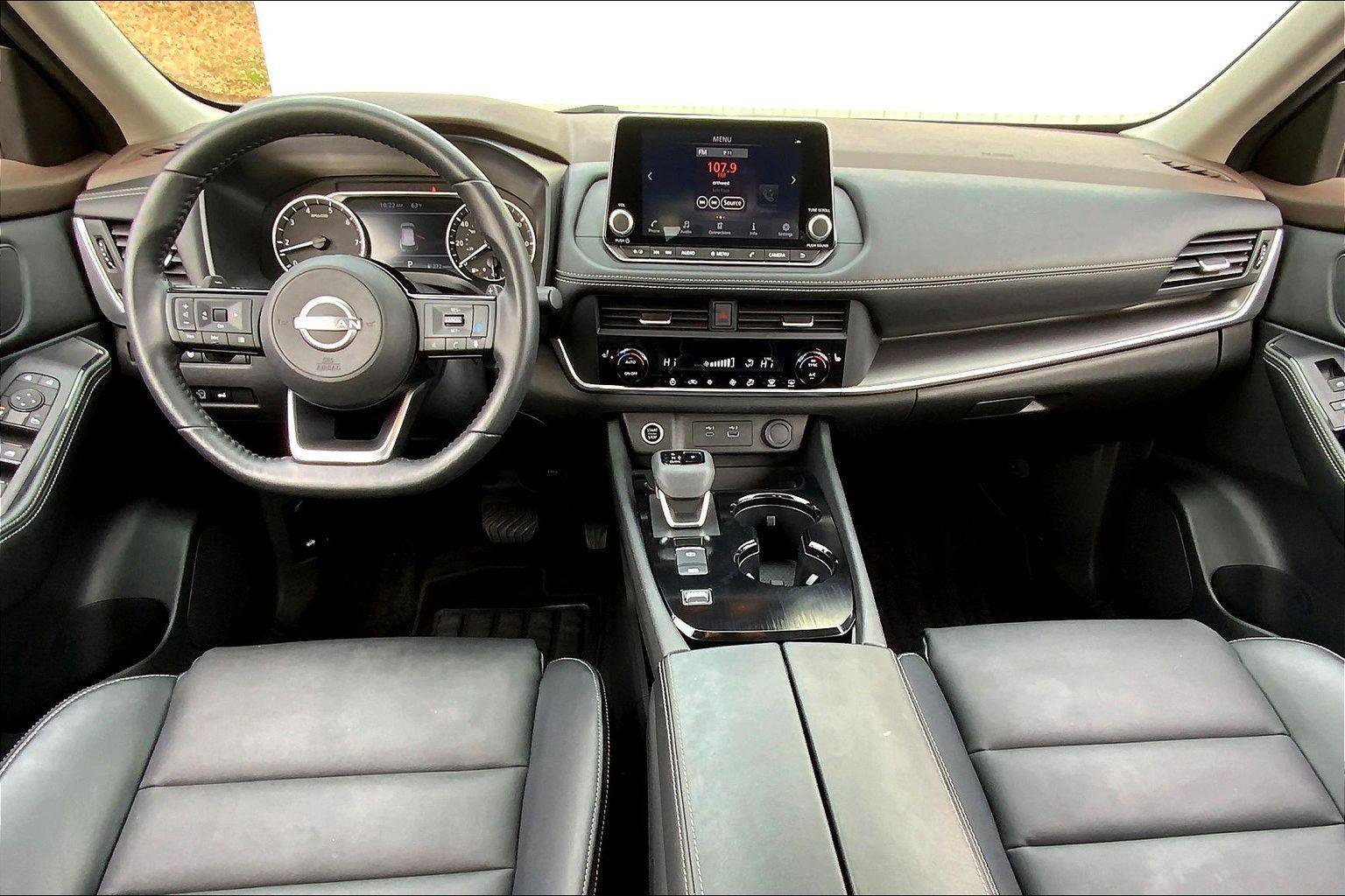 Used 2023 Nissan Rogue SV w/ SV Premium B Package image 14