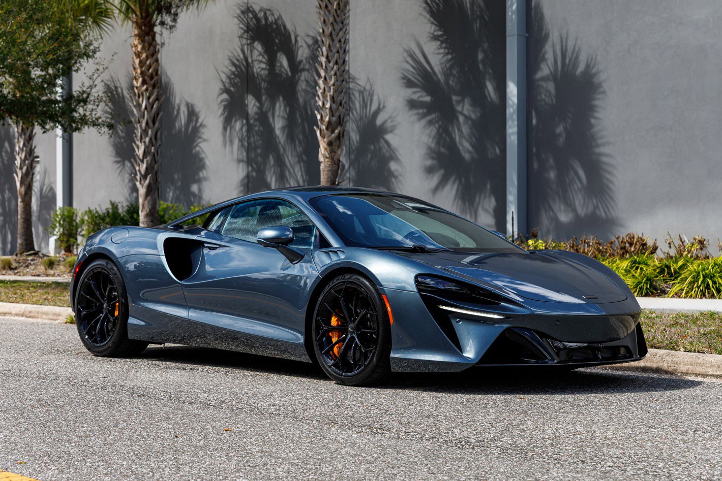 Used 2026 McLaren Artura RWD image 3