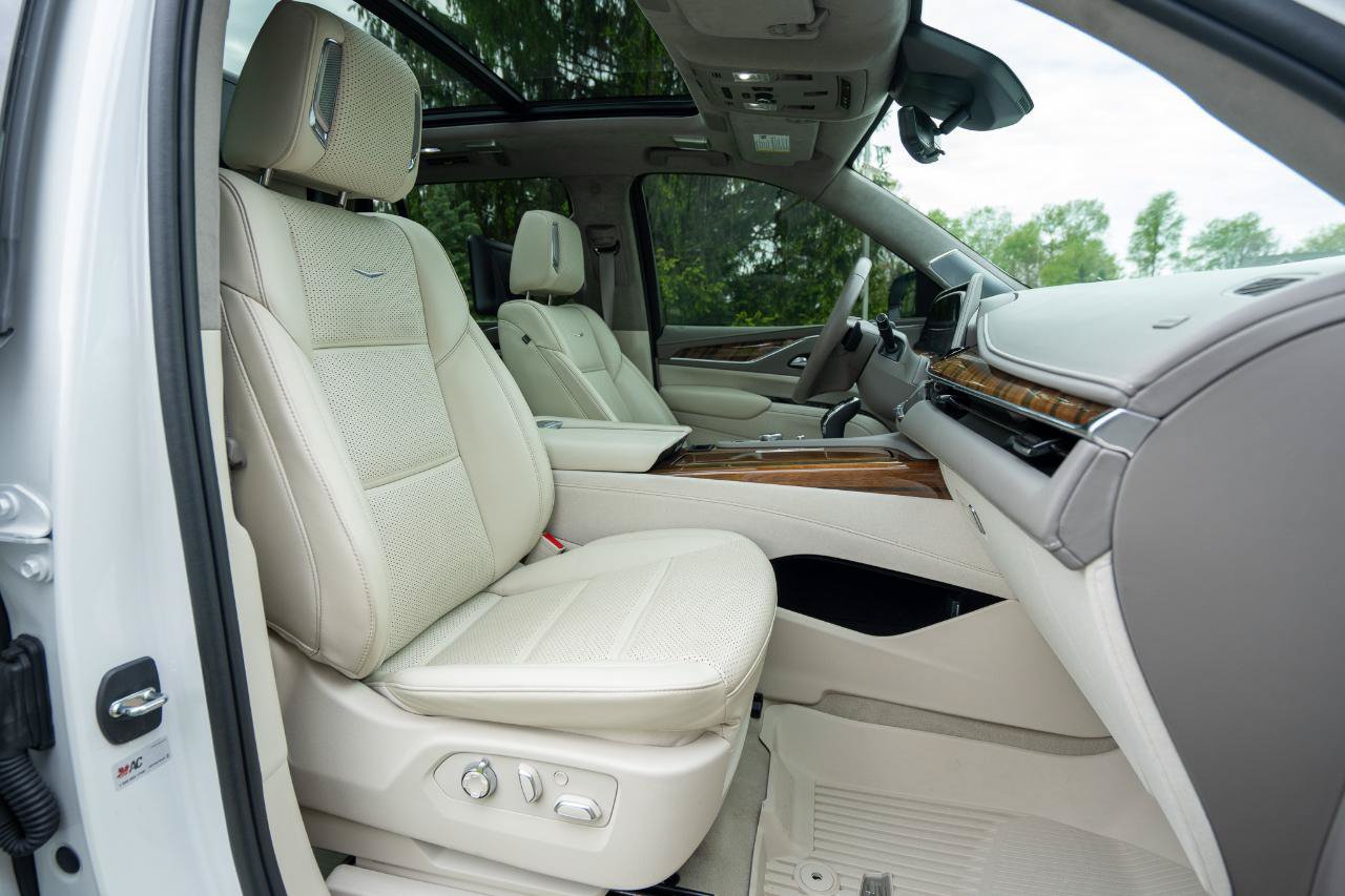 Used 2024 Cadillac Escalade Sport Platinum w/ LPO, ONYX Package AWD/4WD image 26