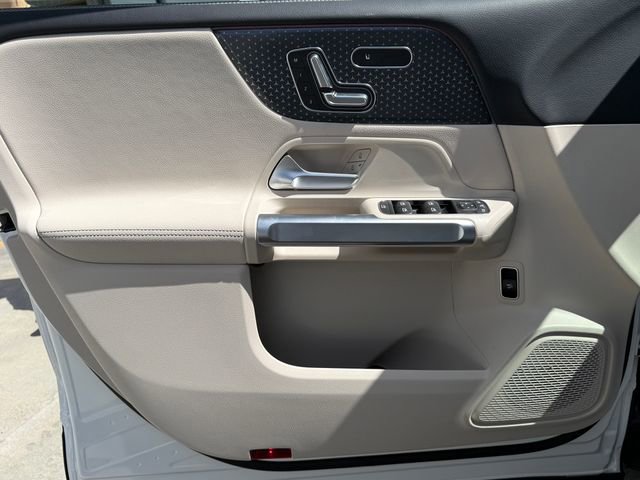 Used 2025 Mercedes-Benz GLB 250 4MATIC image 12