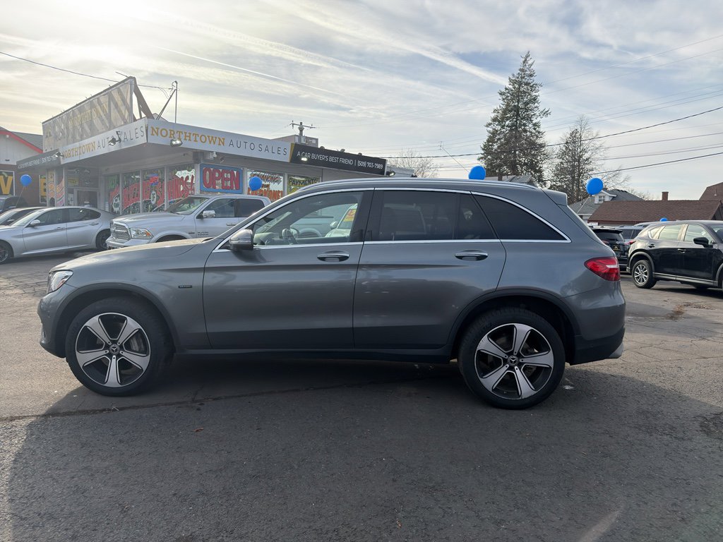 Used 2019 Mercedes-Benz GLC 350e 4MATIC image 3