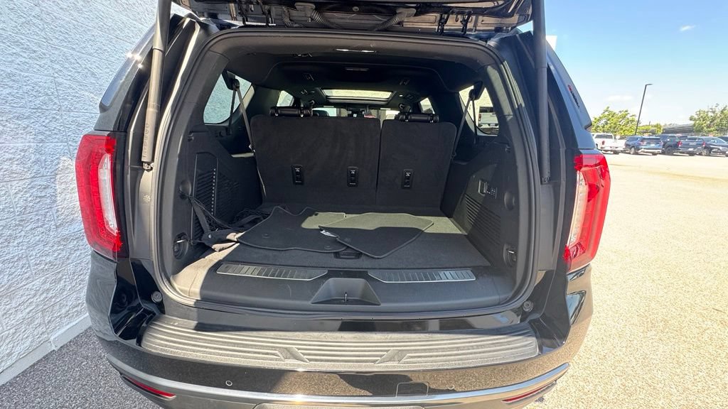 Used 2024 GMC Yukon XL AT4 w/ Max Trailering Package AWD/4WD image 5