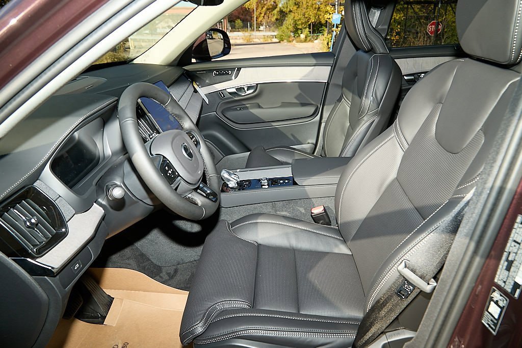 New 2026 Volvo XC90 B5 Ultra w/ Protection Package image 17