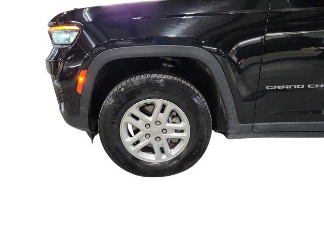 Used 2024 Jeep Grand Cherokee Laredo AWD/4WD image 31