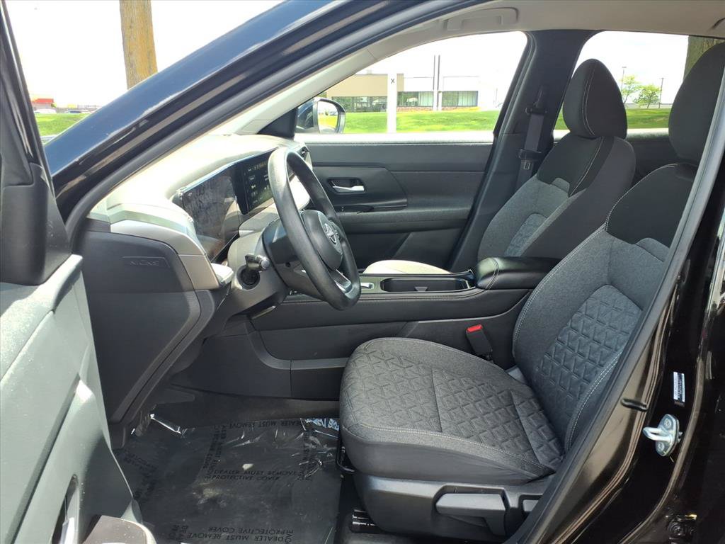 Used 2025 Nissan Kicks SV AWD/4WD image 25