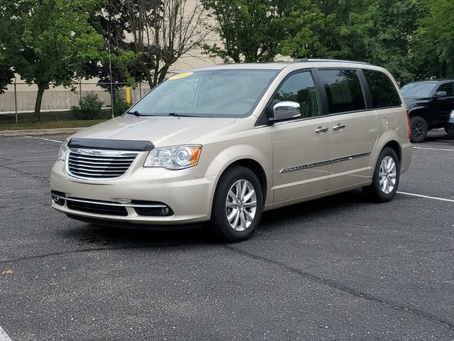 Used 2015 Chrysler Town & Country Limited Platinum FWD image 2