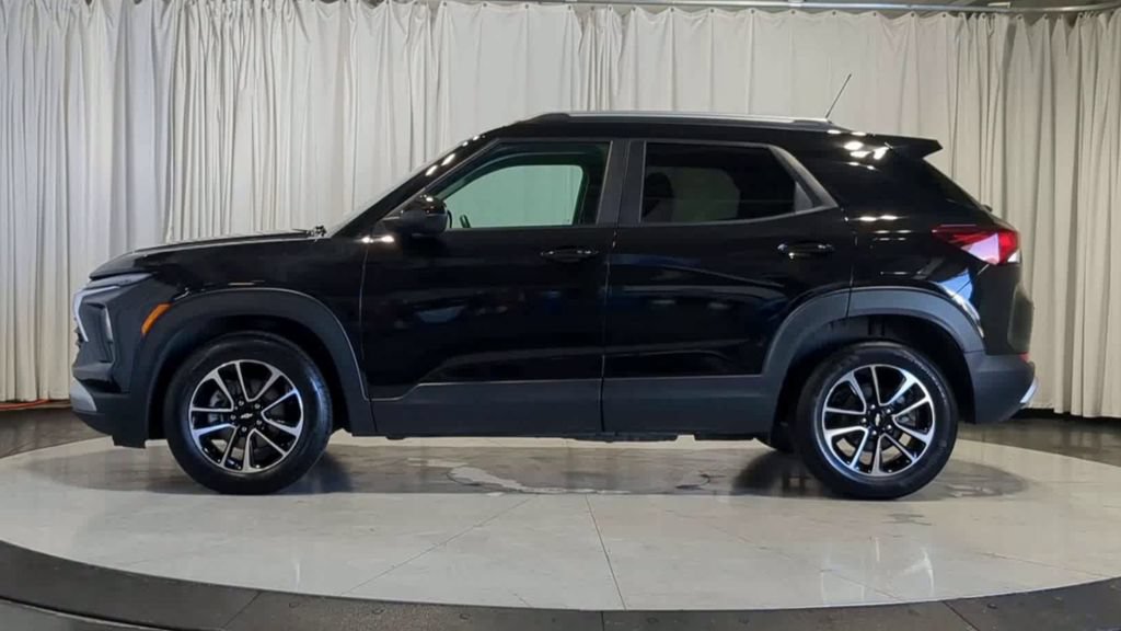 Used 2025 Chevrolet TrailBlazer LT FWD image 6