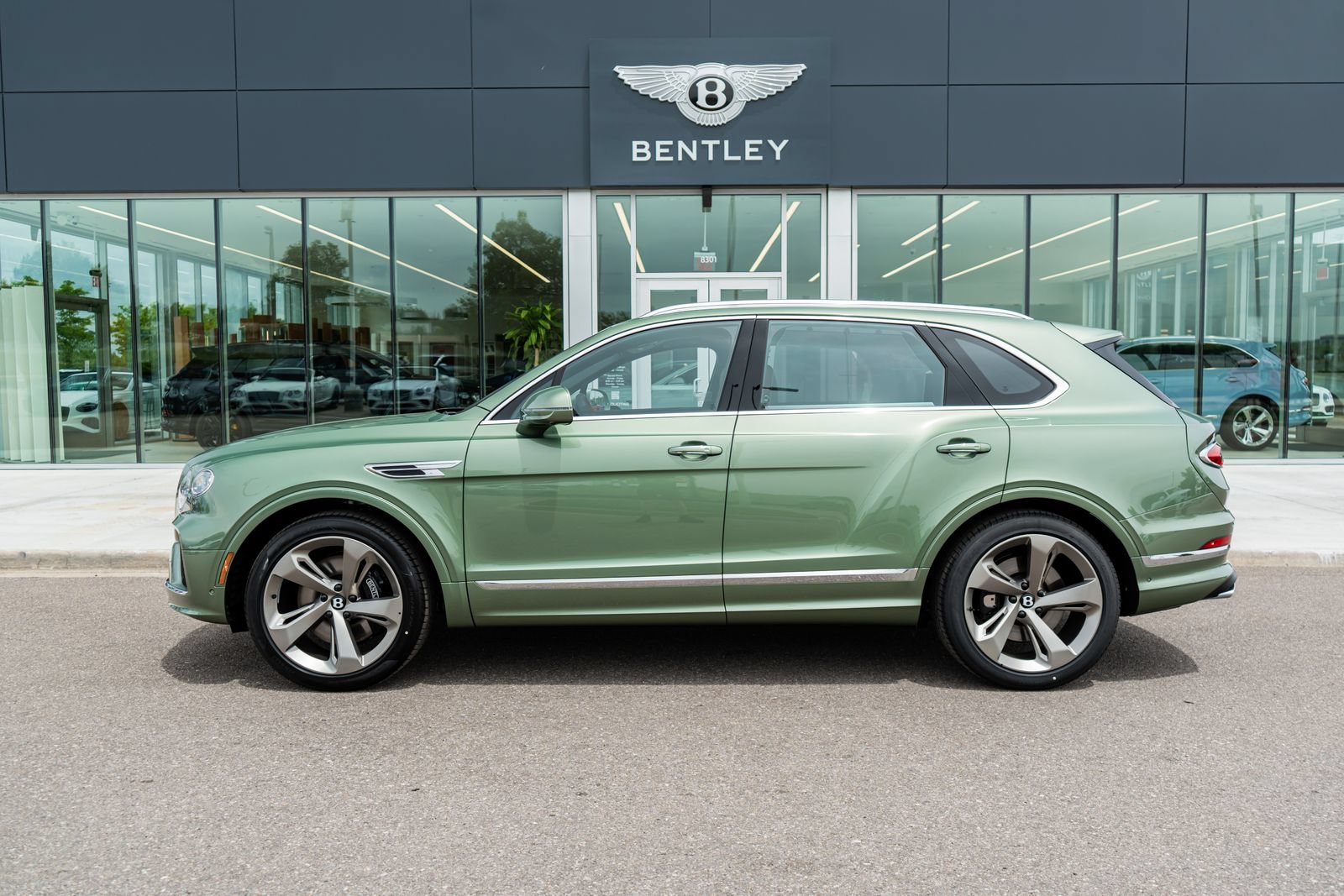 New 2026 Bentley Bentayga AWD/4WD image 5