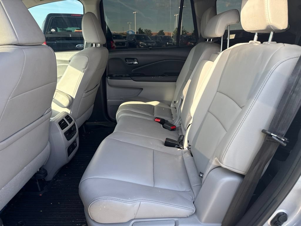 Used 2022 Honda Pilot Touring image 14
