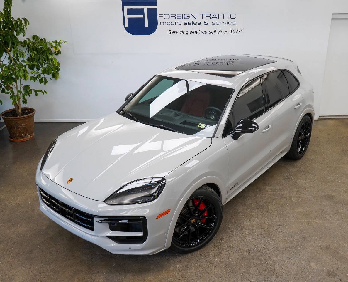 Used 2025 Porsche Cayenne GTS AWD/4WD image 21