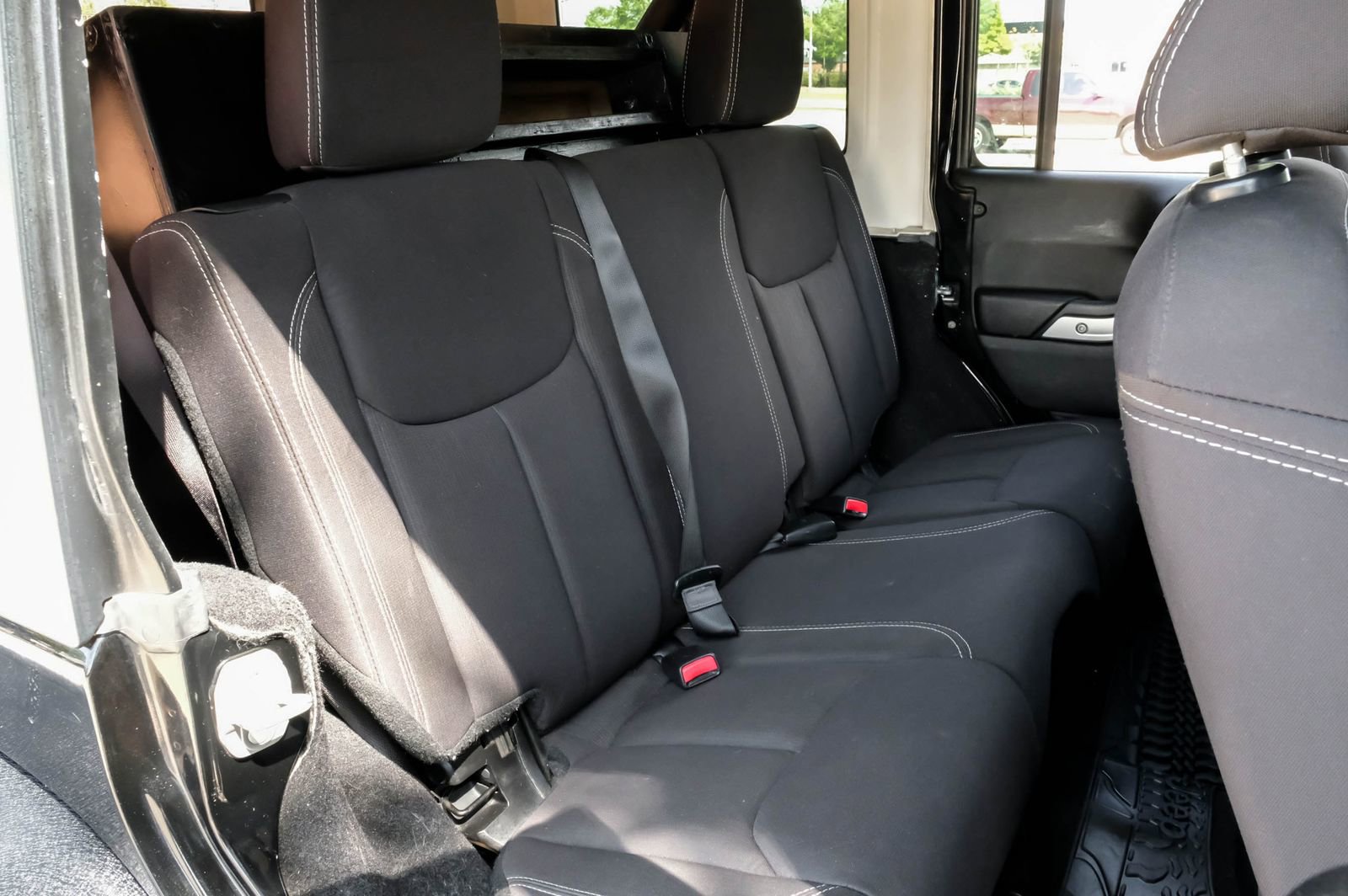 Used 2013 Jeep Wrangler Unlimited Rubicon w/ Connectivity Group AWD/4WD image 40