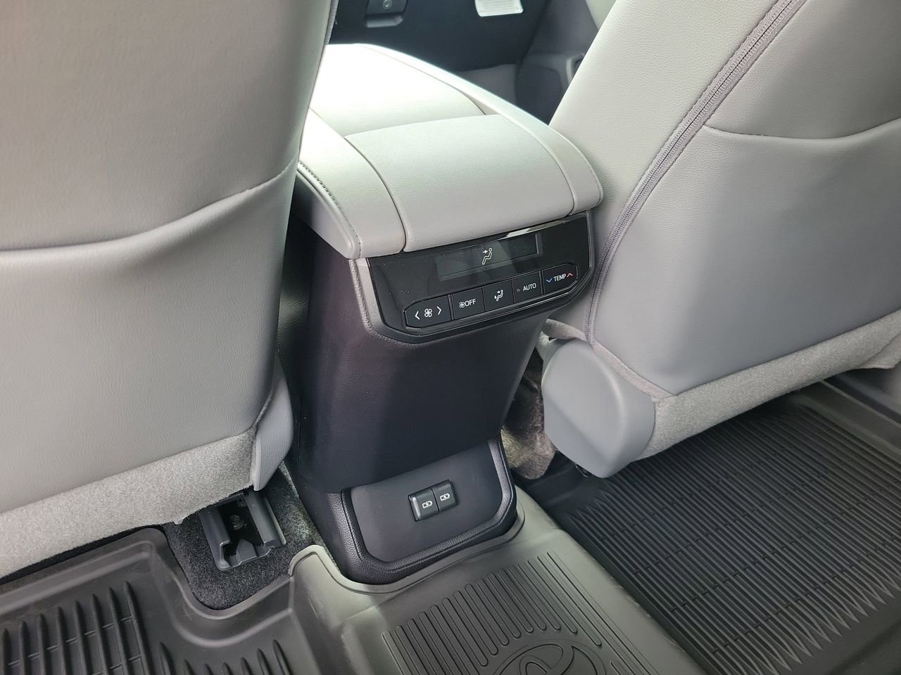 New 2026 Toyota Highlander XLE image 13