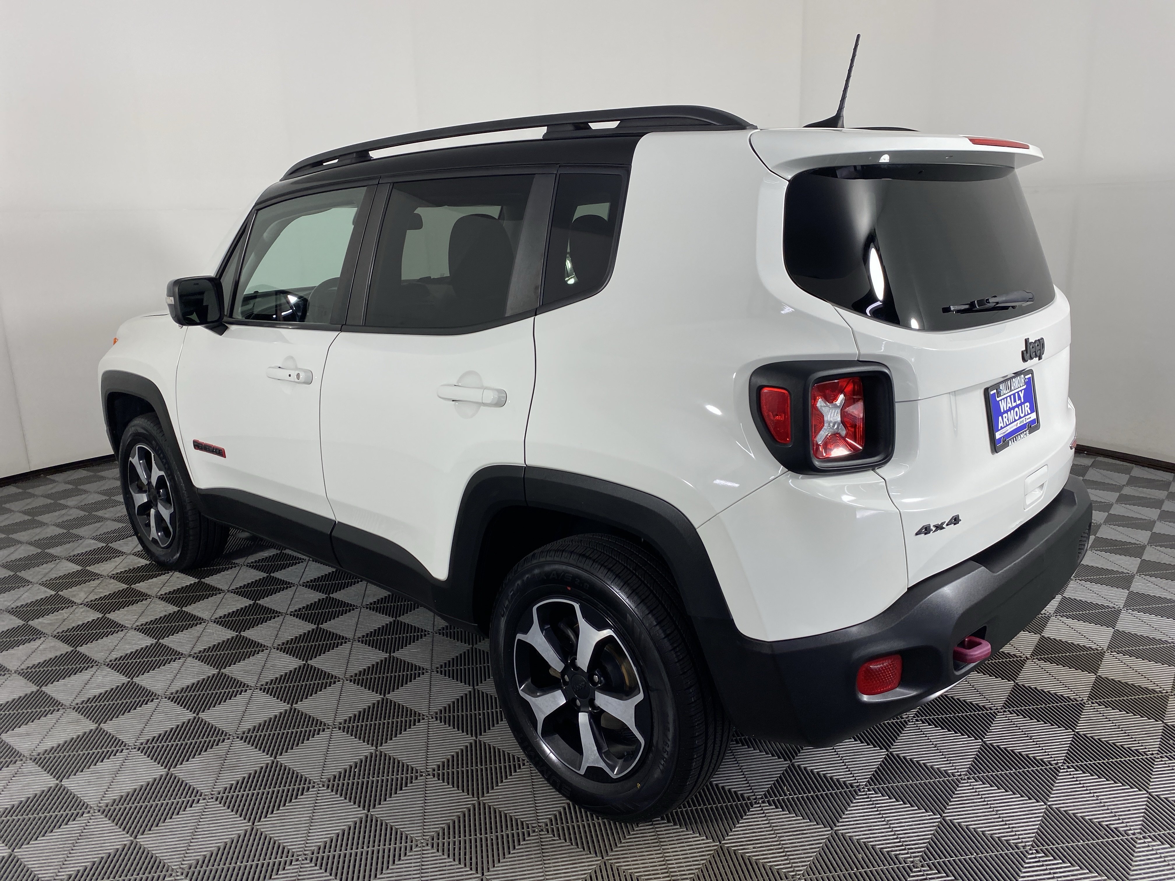 Used 2019 Jeep Renegade Trailhawk w/ UConnect 8.4 Nav Group AWD/4WD image 10