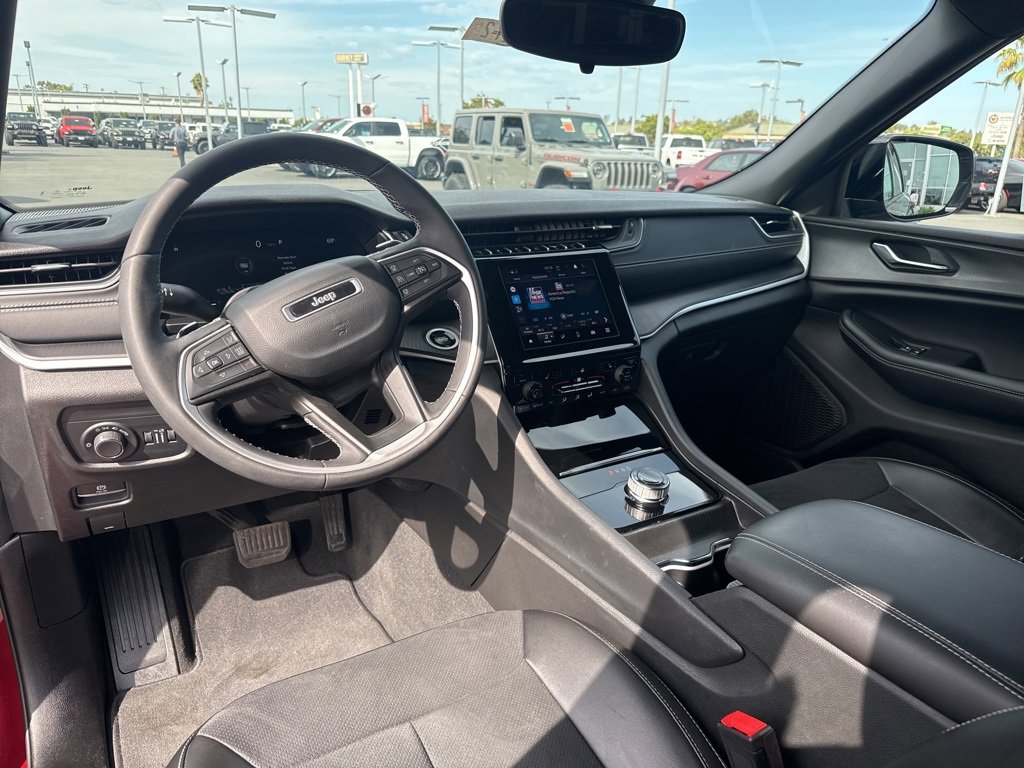 Certified 2024 Jeep Grand Cherokee Altitude image 16