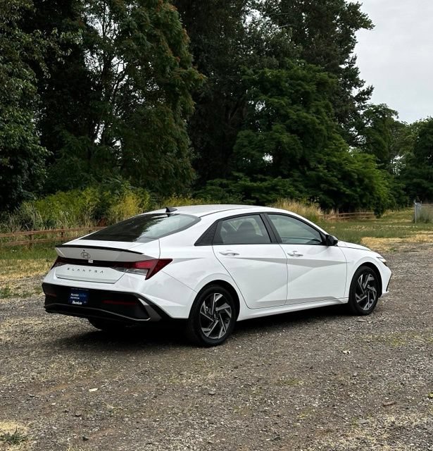 Used 2025 Hyundai Elantra Sport FWD image 9