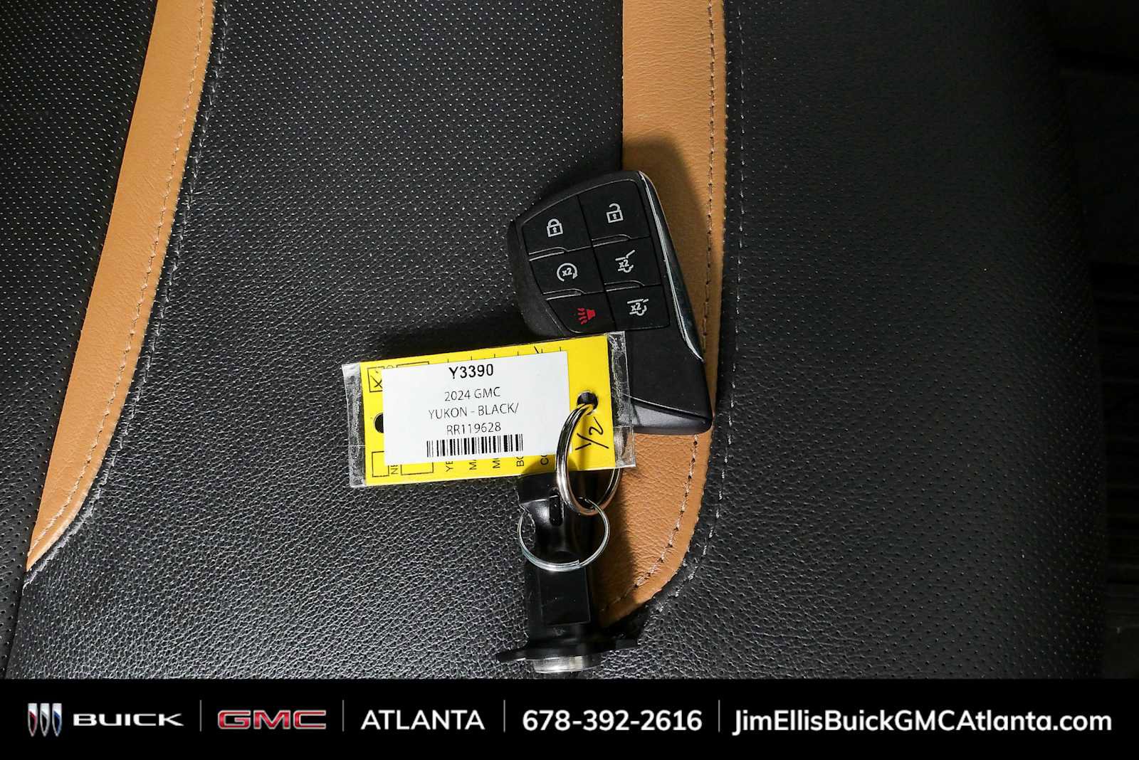 Used 2024 GMC Yukon AT4 w/ Technology Package AWD/4WD image 26