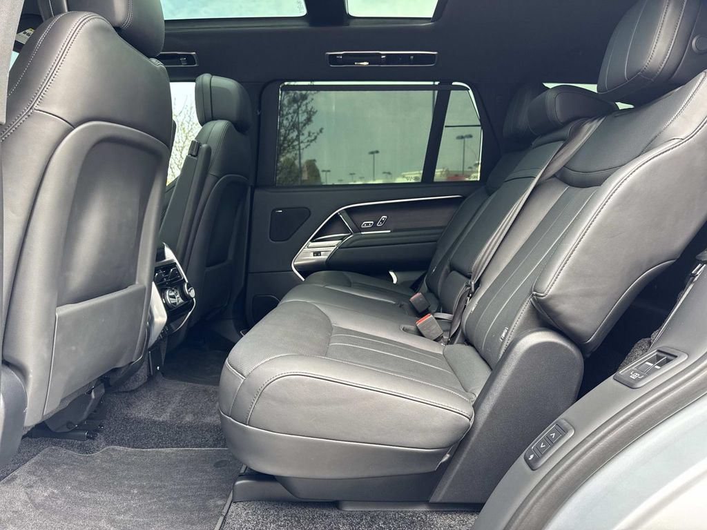 Certified 2025 Land Rover Range Rover Long Wheelbase SE AWD/4WD image 15