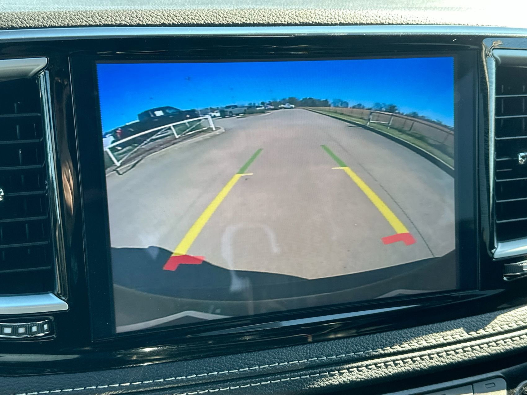 Used 2025 Chrysler Pacifica Limited FWD image 17