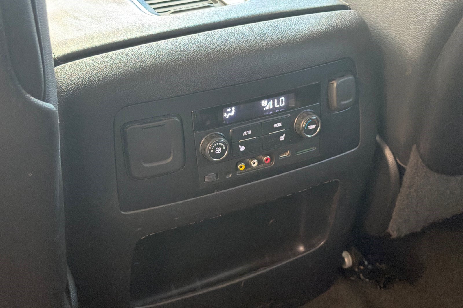 Used 2016 GMC Yukon SLT w/ Open Road Package AWD/4WD image 16