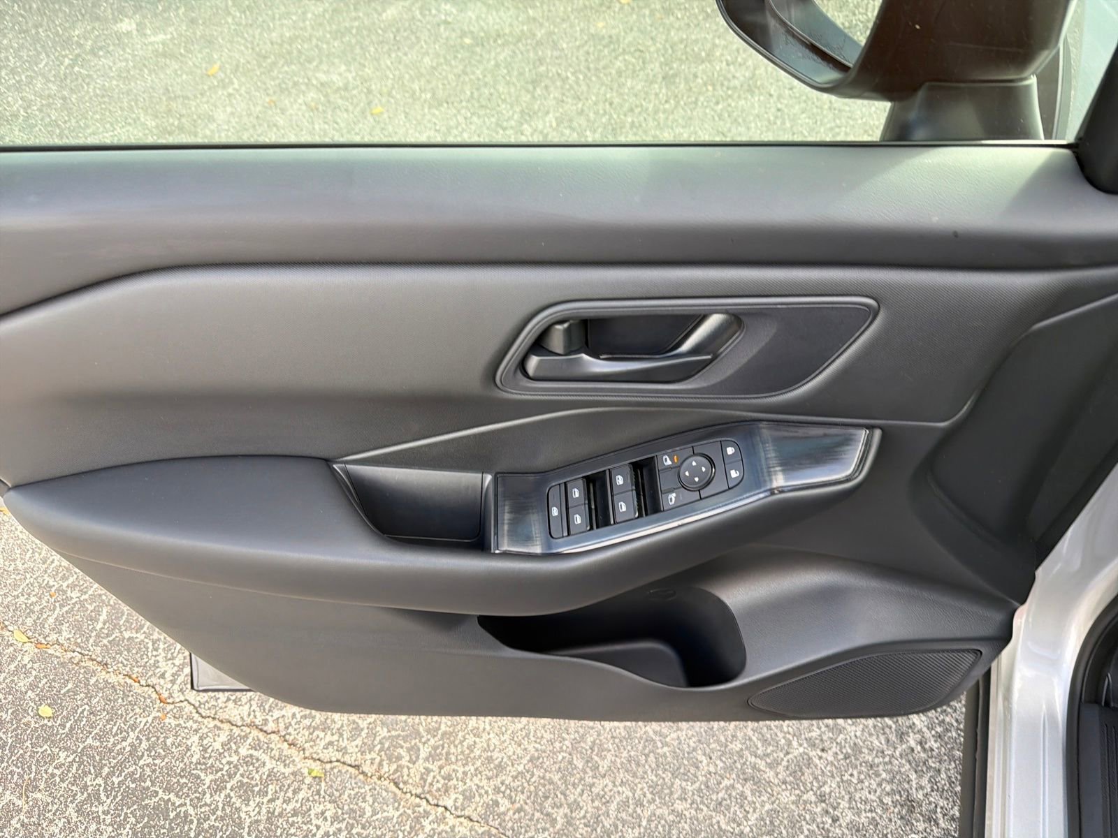 Certified 2025 Nissan Rogue S image 17