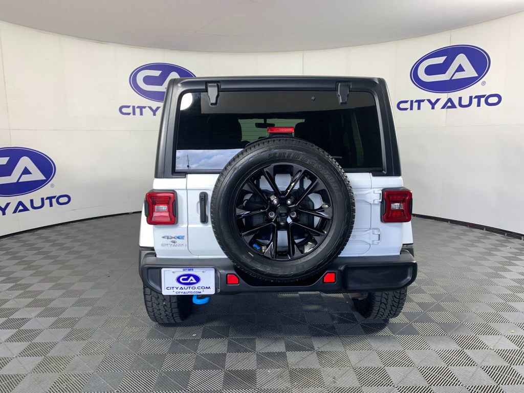 Used 2023 Jeep Wrangler Unlimited Sahara AWD/4WD image 4