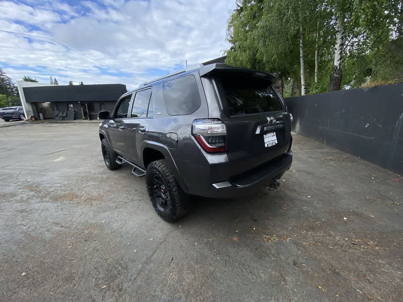 Used 2018 Toyota 4Runner SR5 Premium AWD/4WD image 4
