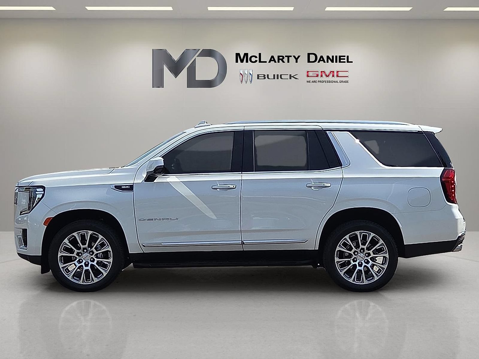 Certified 2024 GMC Yukon Denali AWD/4WD image 2