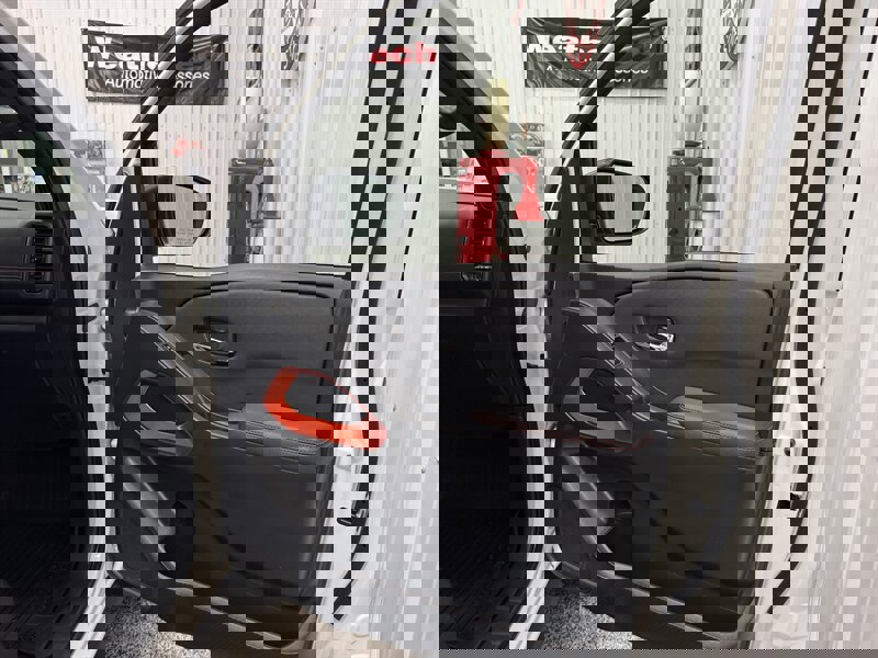 Used 2022 Nissan Frontier PRO-4X image 20