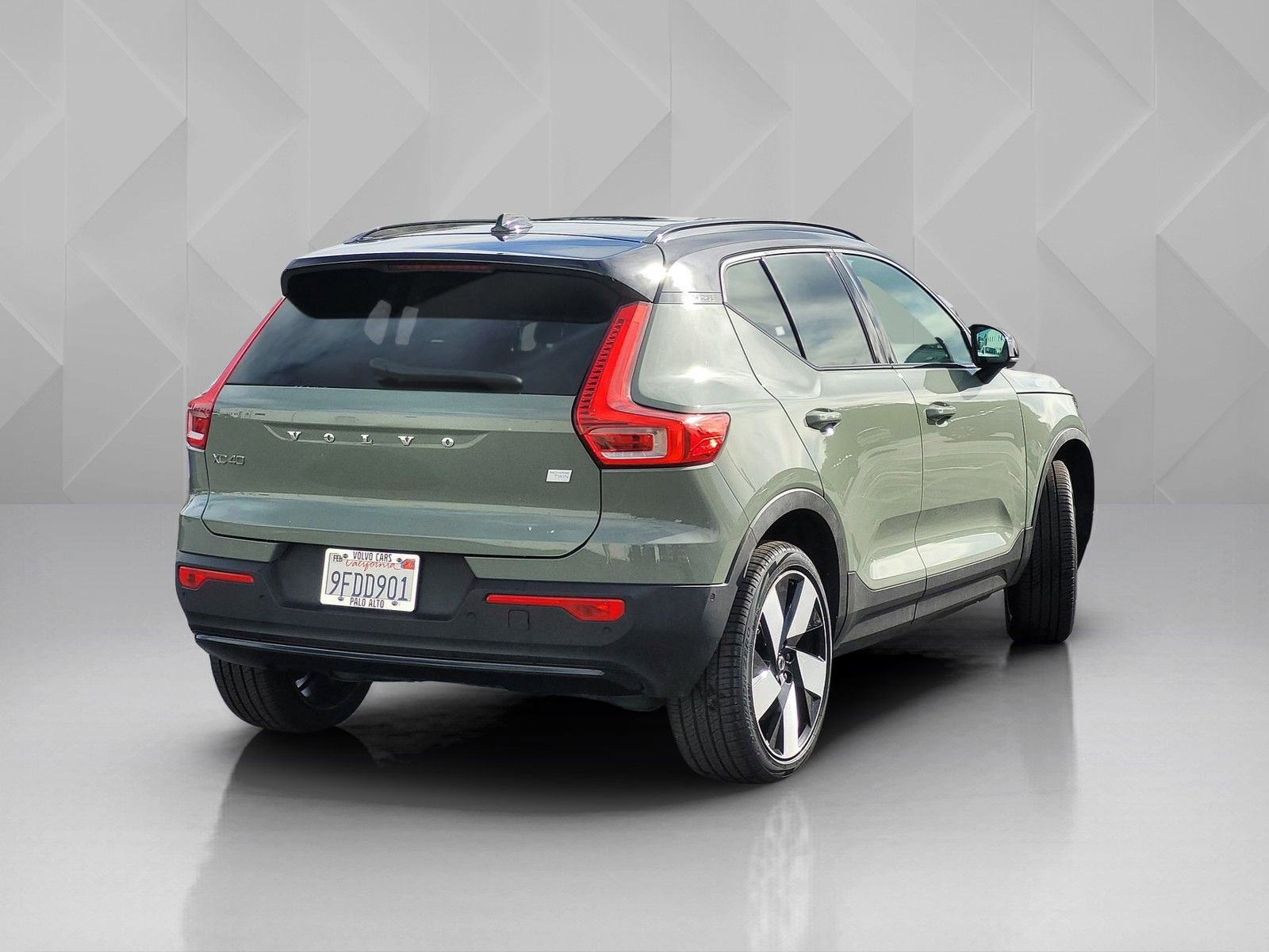 Certified 2023 Volvo XC40 Recharge Ultimate image 4