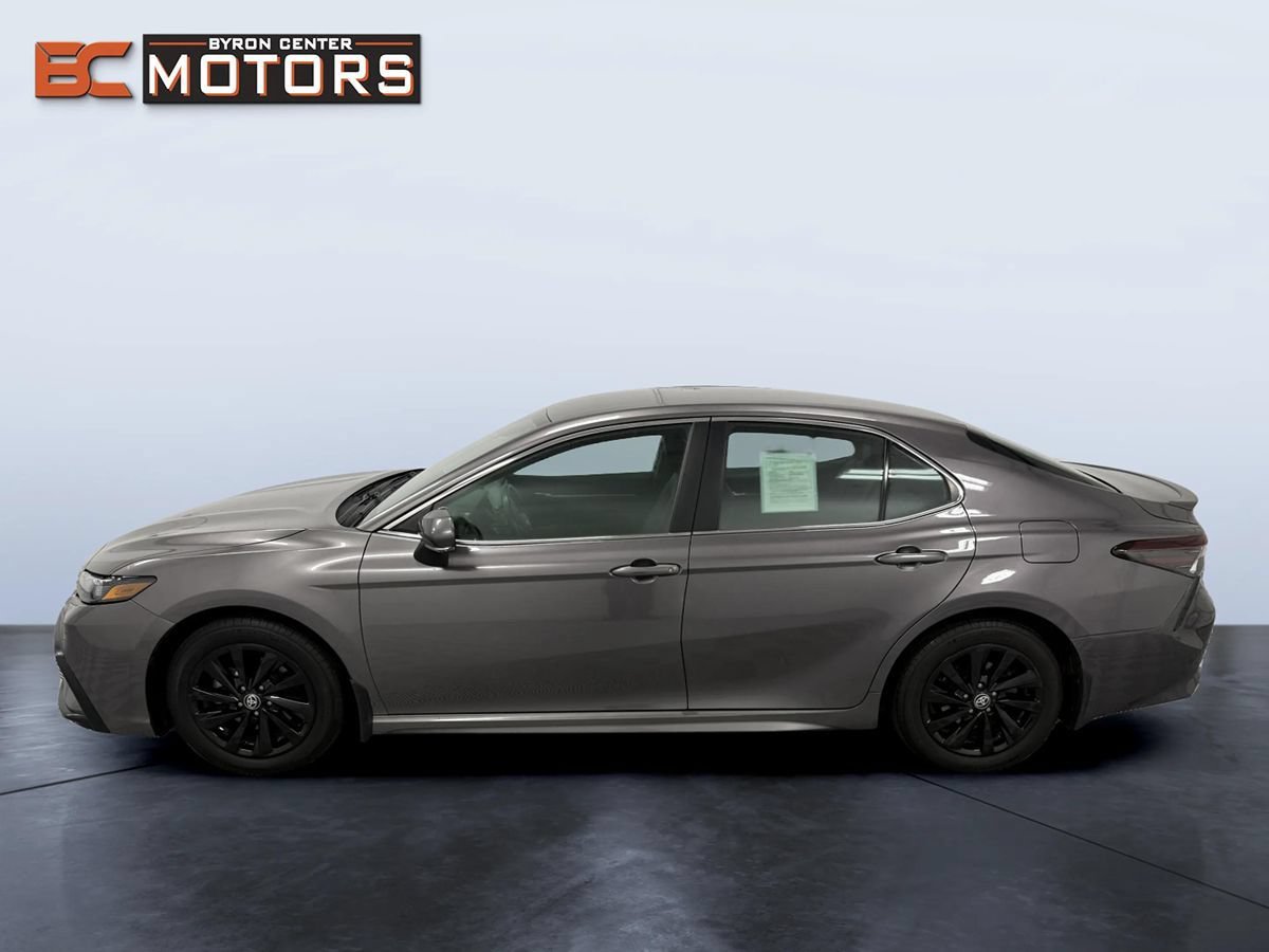 Used 2024 Toyota Camry SE AWD/4WD image 3