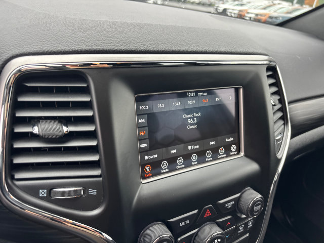 Used 2019 Jeep Grand Cherokee Laredo AWD/4WD image 19