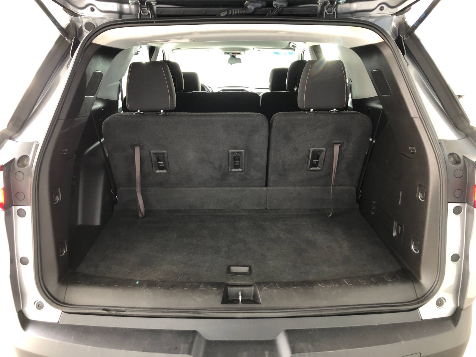 Used 2018 Chevrolet Traverse LS FWD image 8