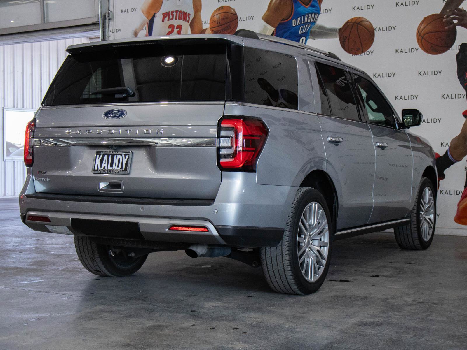 Used 2024 Ford Expedition Limited image 27