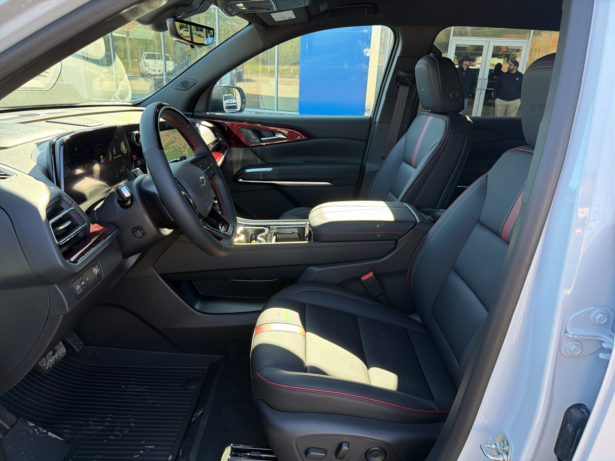 New 2027 Chevrolet Traverse RS w/ LPO, Floor Liner Package FWD image 5
