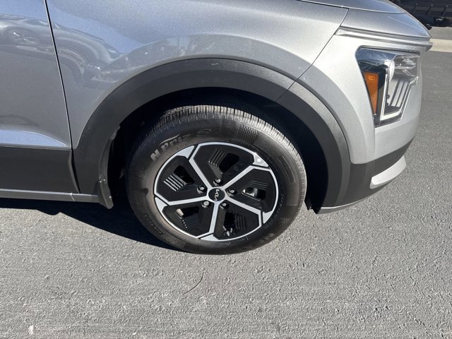Certified 2025 Kia Niro LX image 19