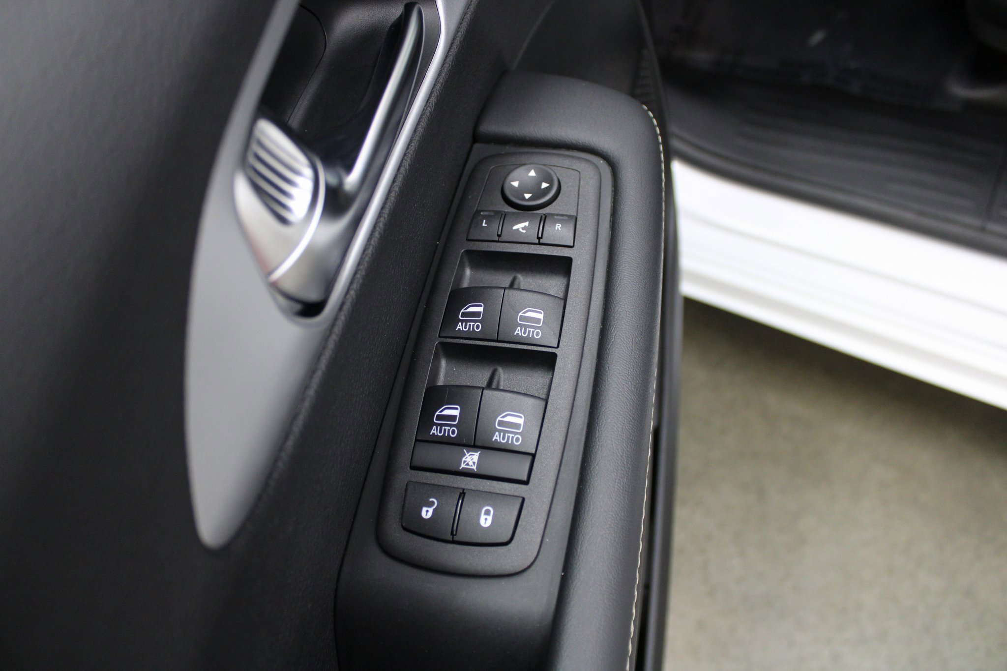 Used 2025 Chrysler Pacifica Limited image 47