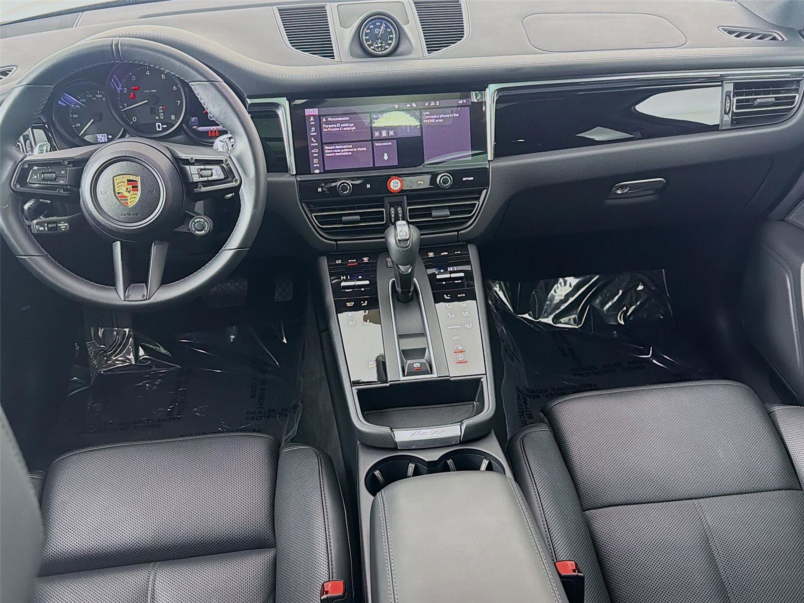 Certified 2025 Porsche Macan AWD/4WD image 20