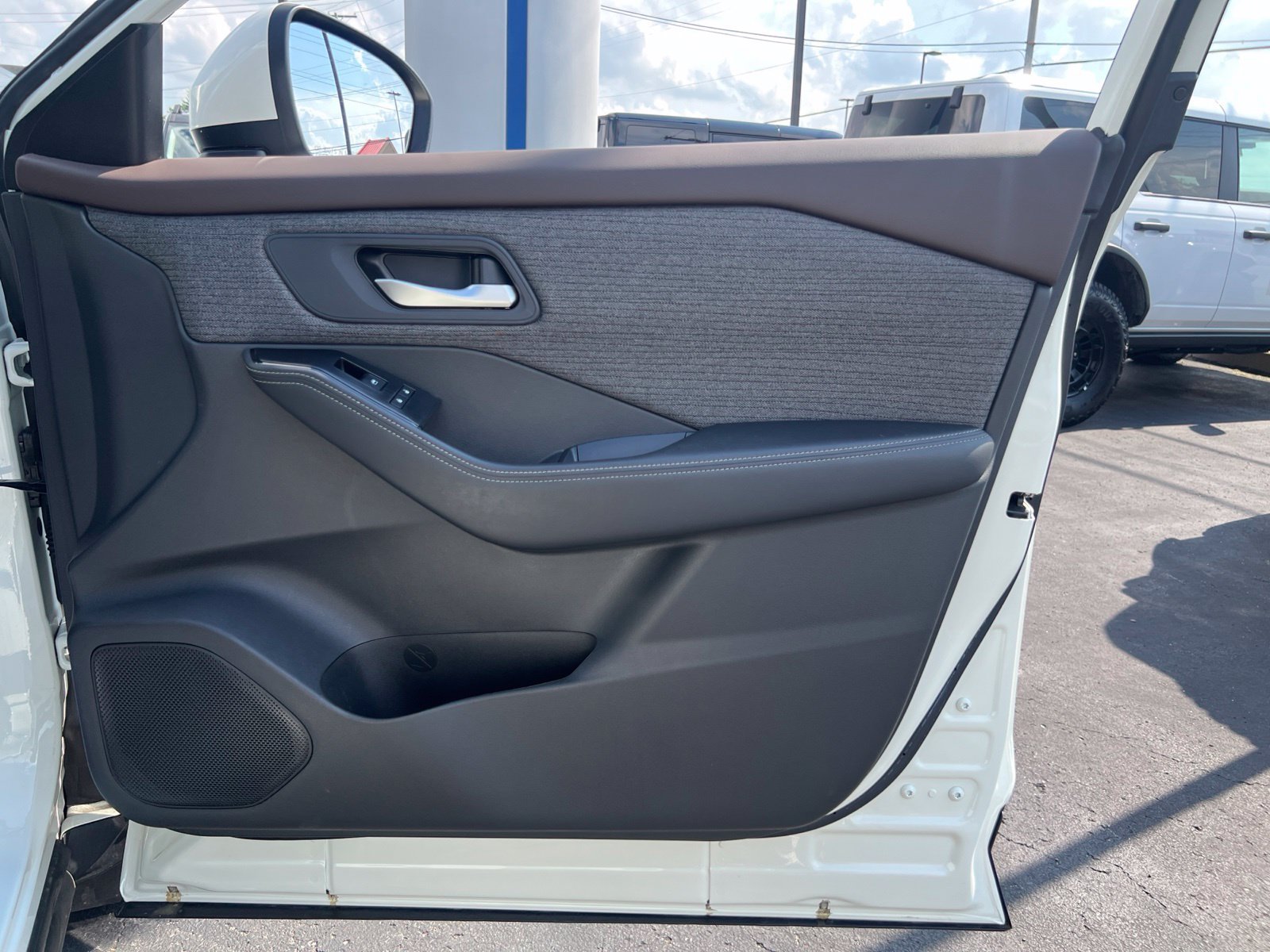 Used 2022 Nissan Rogue SV AWD/4WD image 34