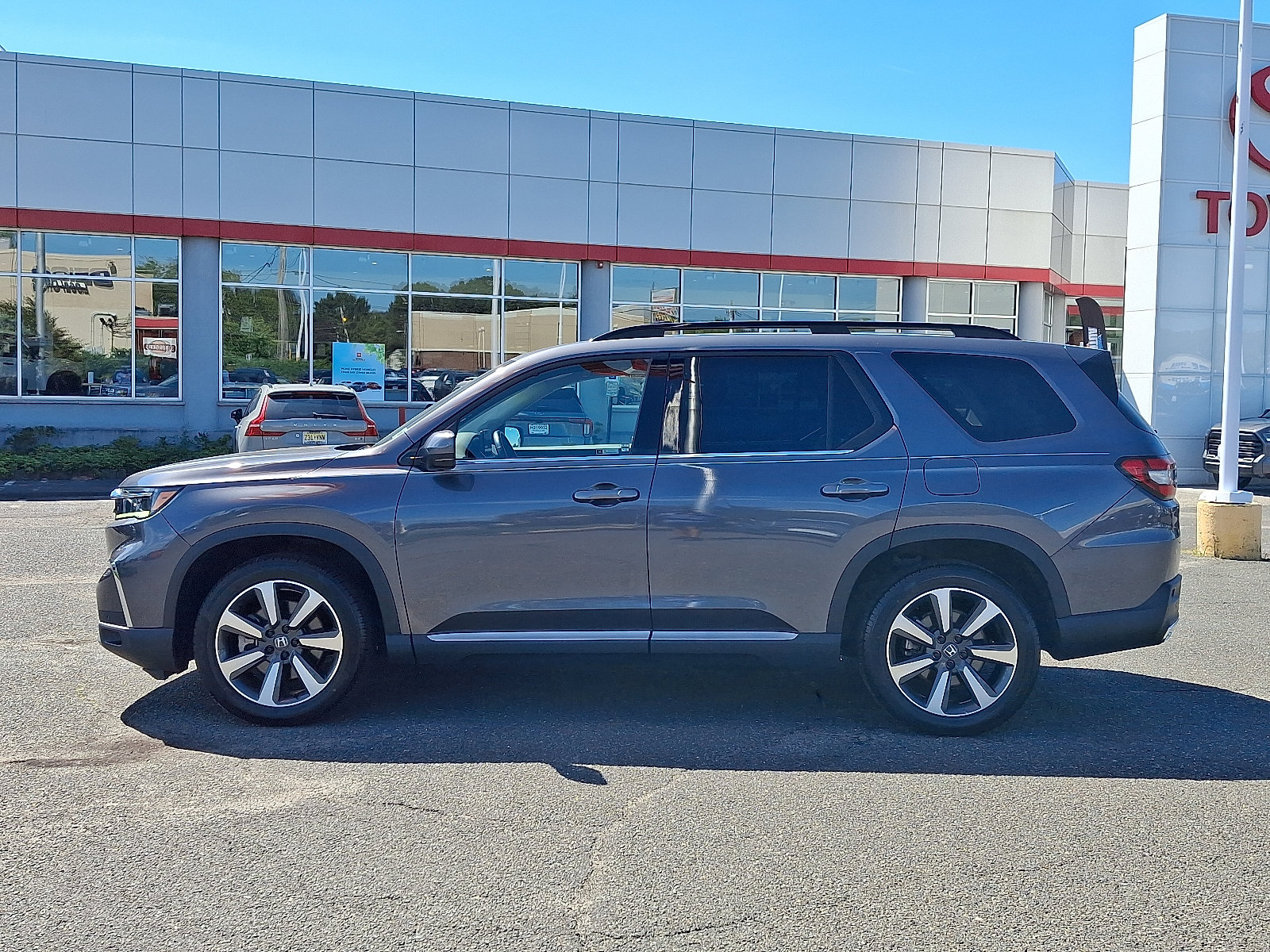 Used 2023 Honda Pilot Elite image 4