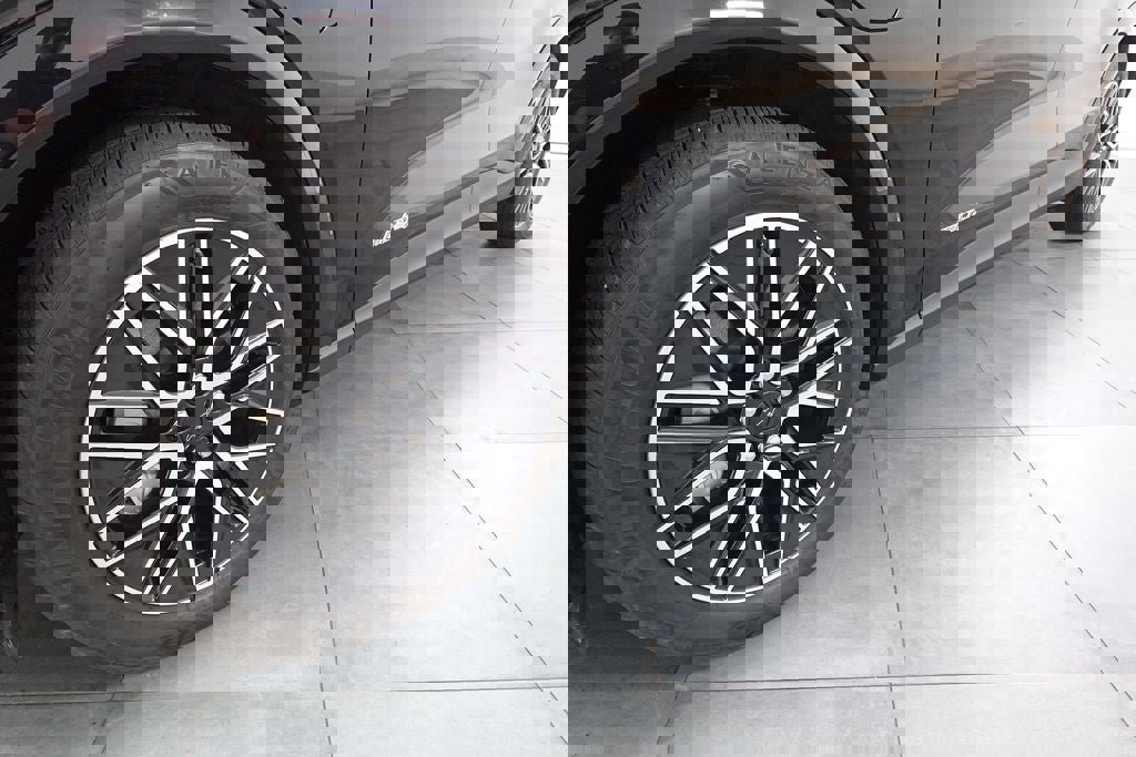 Certified 2025 Ford Mustang Mach-E Premium image 30