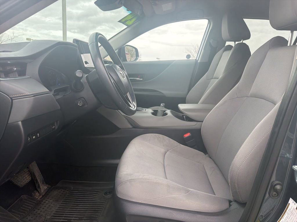 Used 2024 Toyota Venza LE AWD/4WD image 12