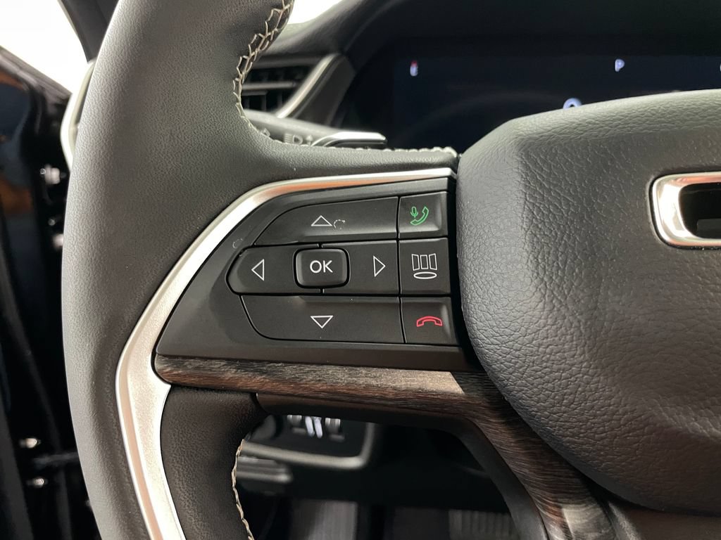 Used 2025 Jeep Grand Cherokee Limited w/ Black Appearance Package AWD/4WD image 31
