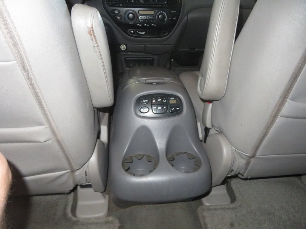 Used 2006 Toyota Sequoia SR5 AWD/4WD image 38