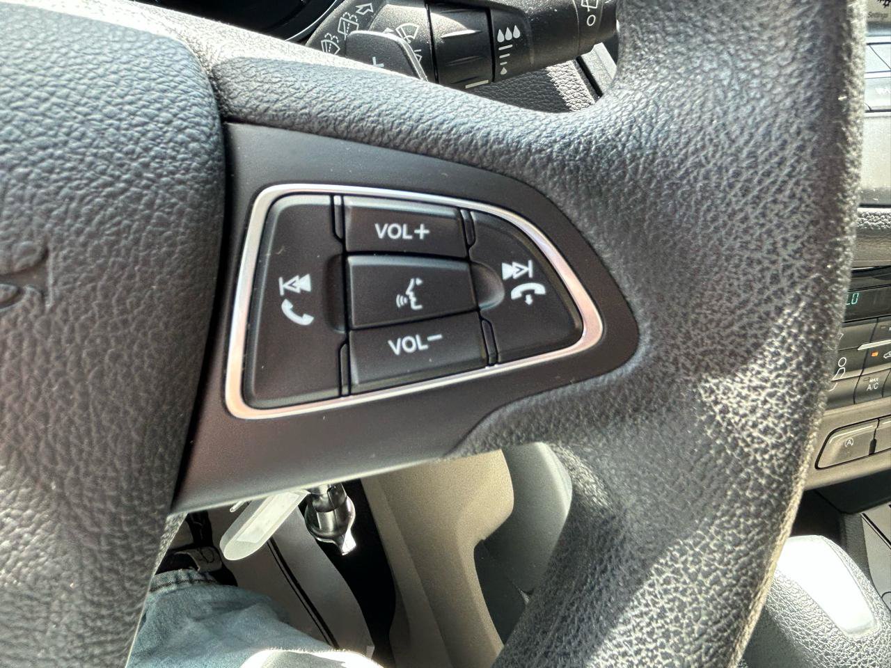Used 2017 Ford Escape SE w/ Equipment Group 201A FWD image 19