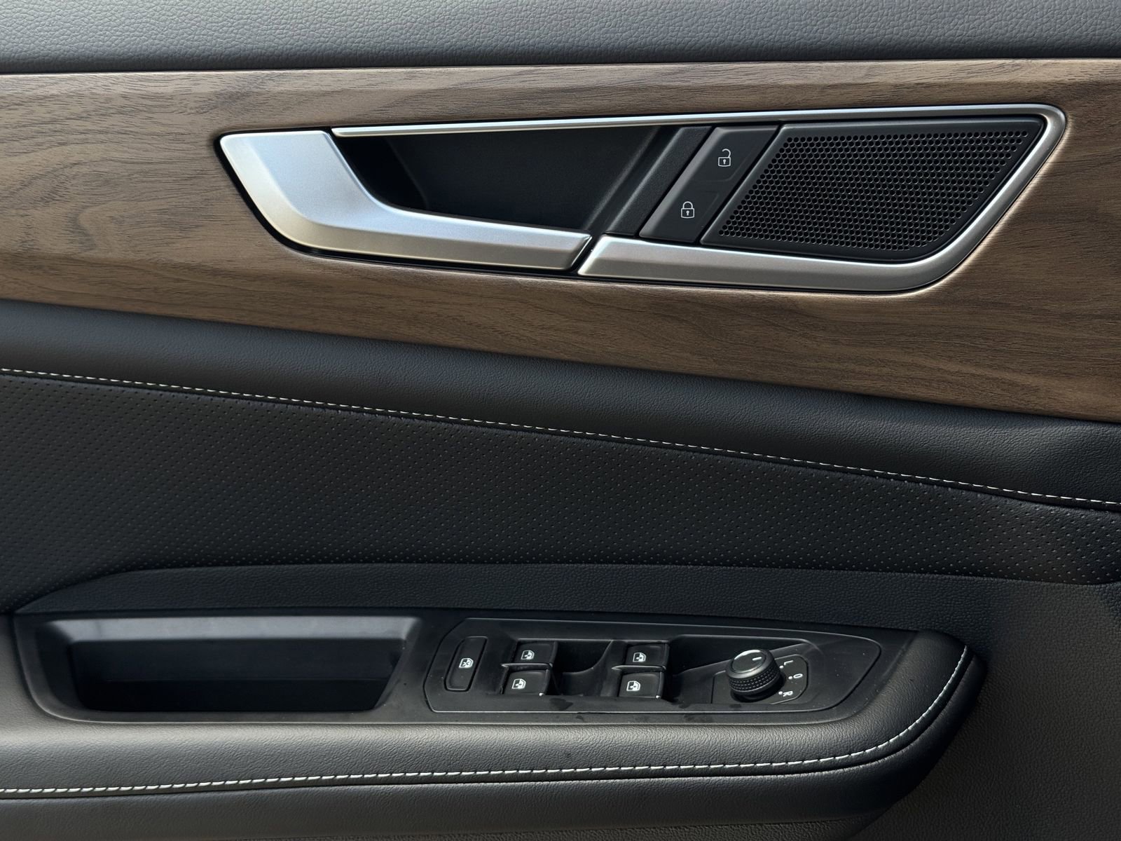 New 2026 Volkswagen Atlas SE FWD image 23