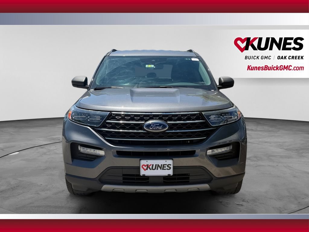 Used 2023 Ford Explorer XLT w/ Equipment Group 202A AWD/4WD image 2