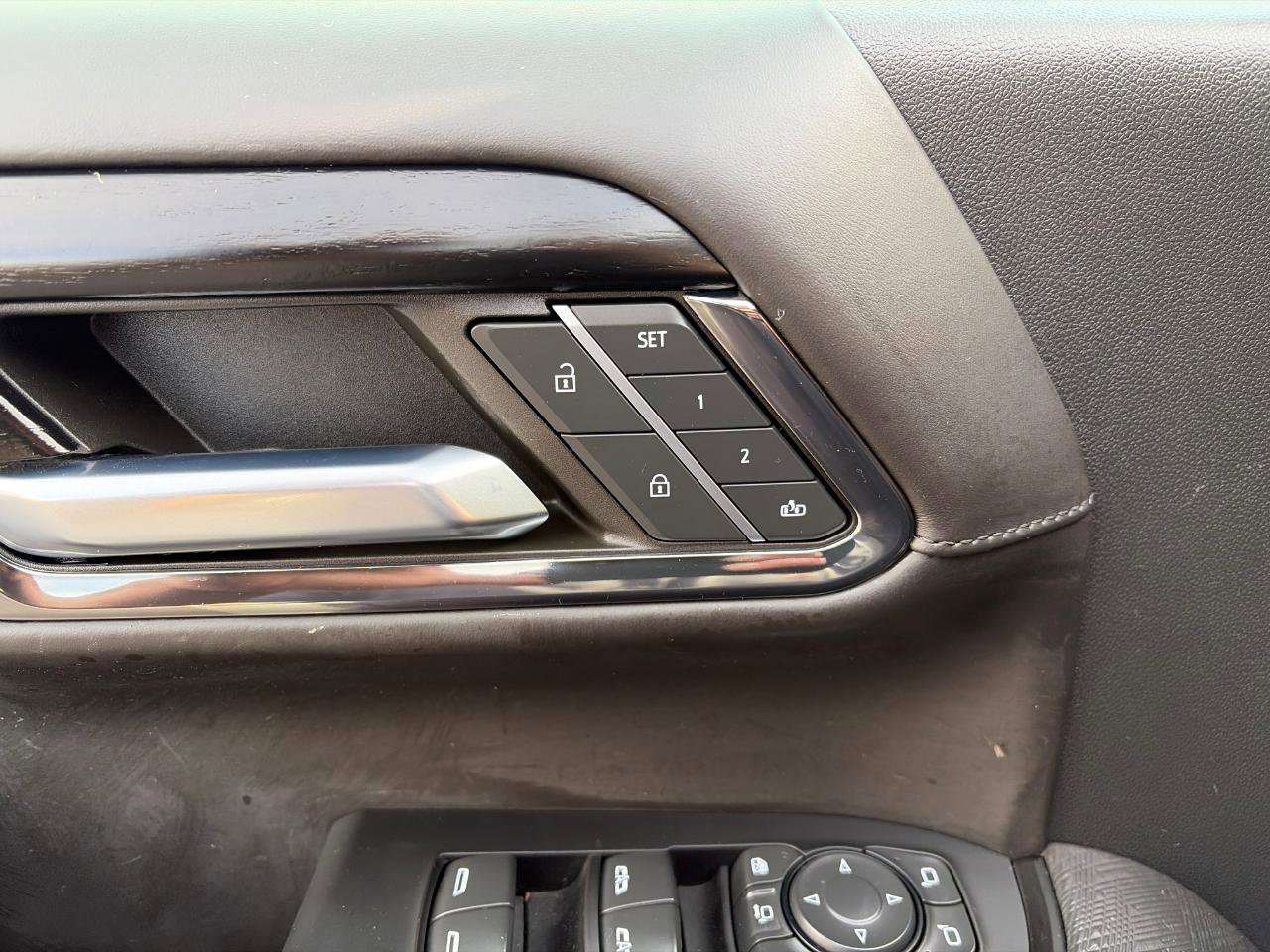 Used 2024 GMC Sierra 2500 AT4X image 11