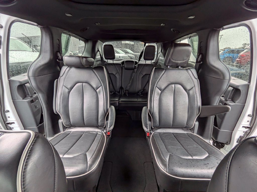 Used 2025 Chrysler Pacifica Limited FWD image 23